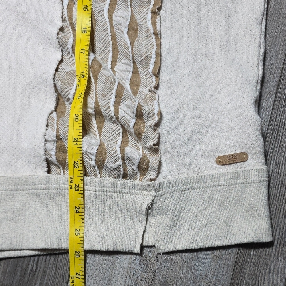 BKE x BUCKLE | Pieced Knit Panels & Raw Edge Pullover Crewneck Sweater - Picture 4 of 10
